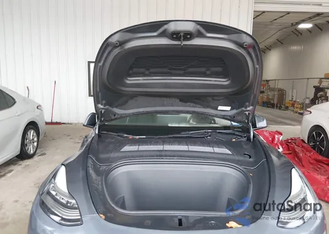 2023 Tesla Model Y Awd/Long Range Dual Motor All-Wheel Drive z USA, uszkodzony, nr VIN 7SAYGDEE6PA040329